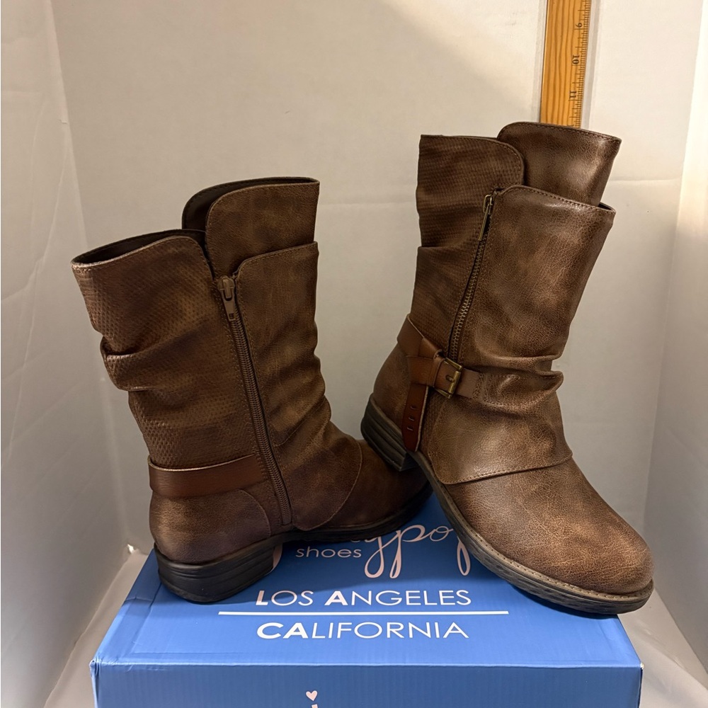 Jellypop Avon women's Size 7M low heel boots slouch side zip Mid-Calf Casual